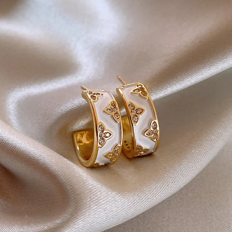 Vintage Fashion News - French Vintage Zircon Flower White Enamel