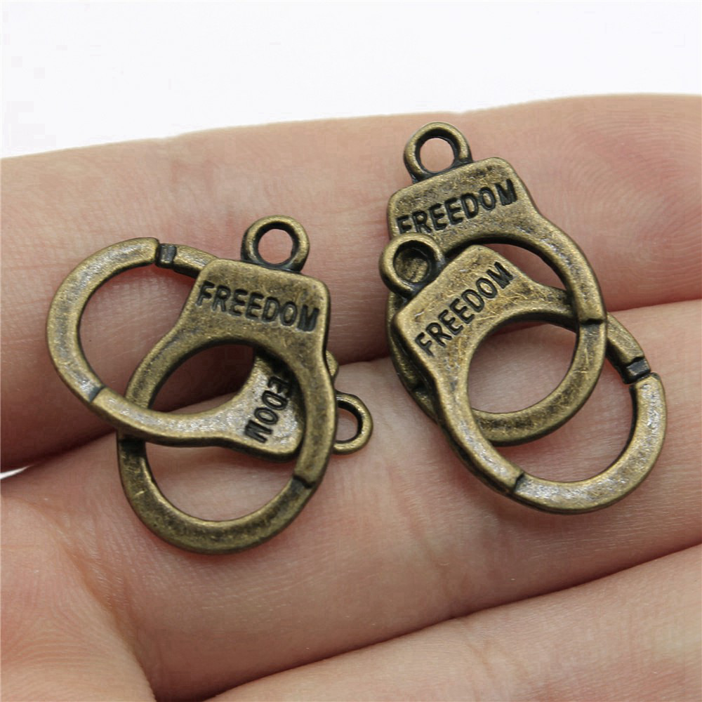 Fighting War Charms Pendant Ch - огляд і ціна Vintage Fashion Stuff