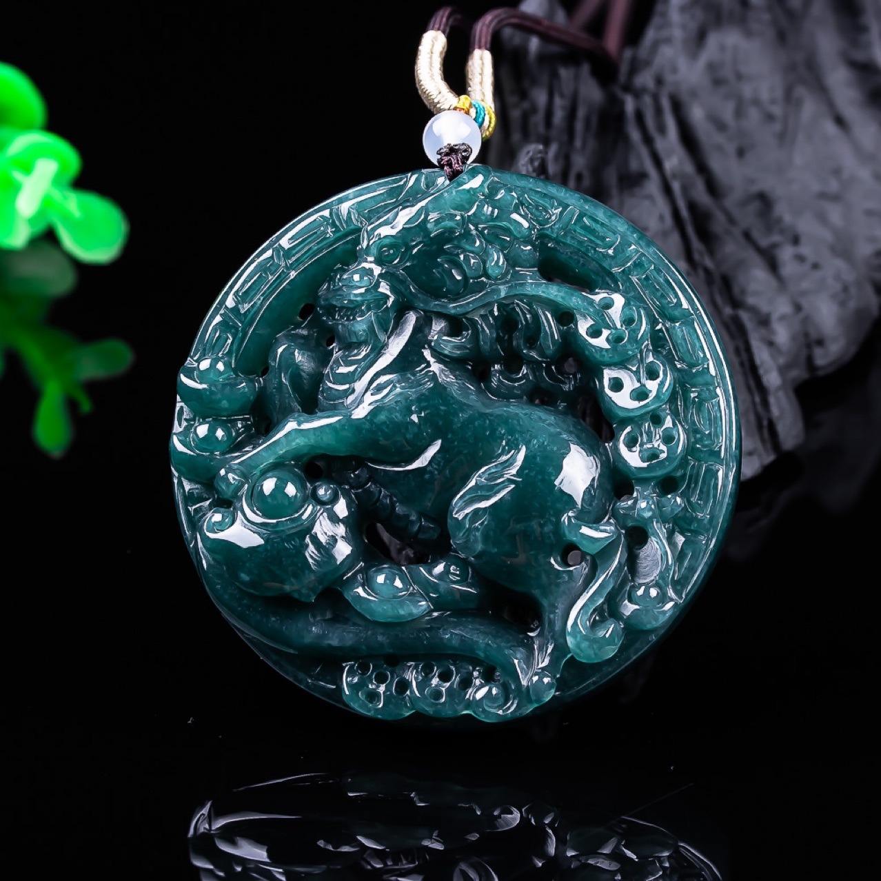 Burmese Jadeite Dragon Pendant - огляд і ціна Vintage Fashion Luxury
