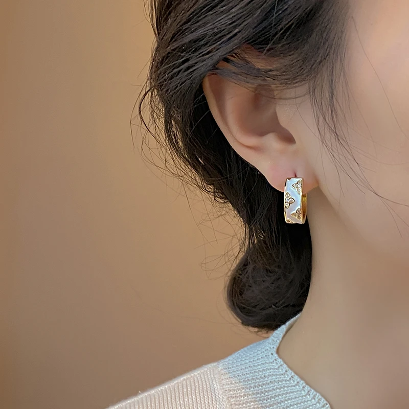 French Vintage Zircon Flower W - огляд і ціна Vintage Fashion News